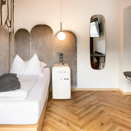 Mygoodlife & Bar Hotel 4*